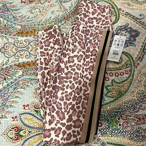 Spiritual Gangster 7/8 legging. Size XS. NWT. Adorable leopard print.